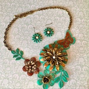 Two piece necklace set